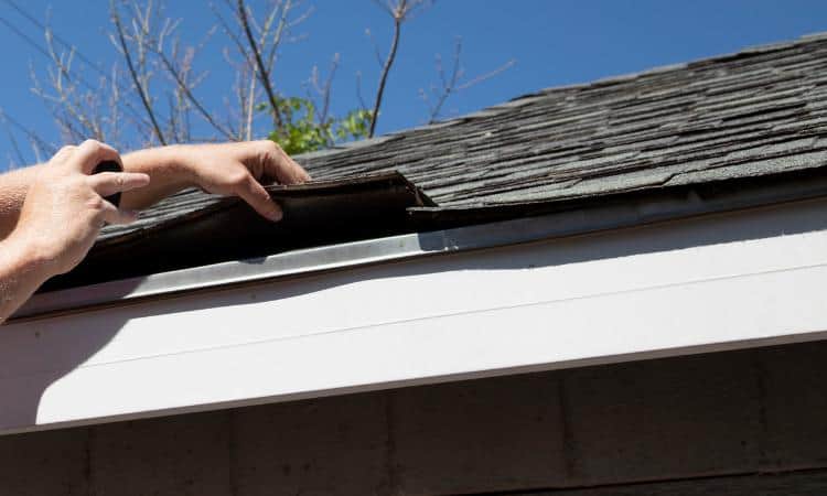 Laat uw dak inspecteren en voorkom grote problemen en lekkages.